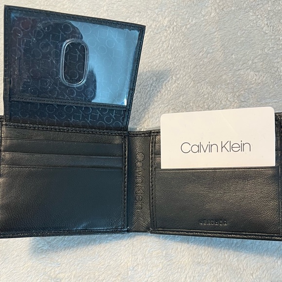Calvin Klein bi fold wallet - Picture 2 of 2